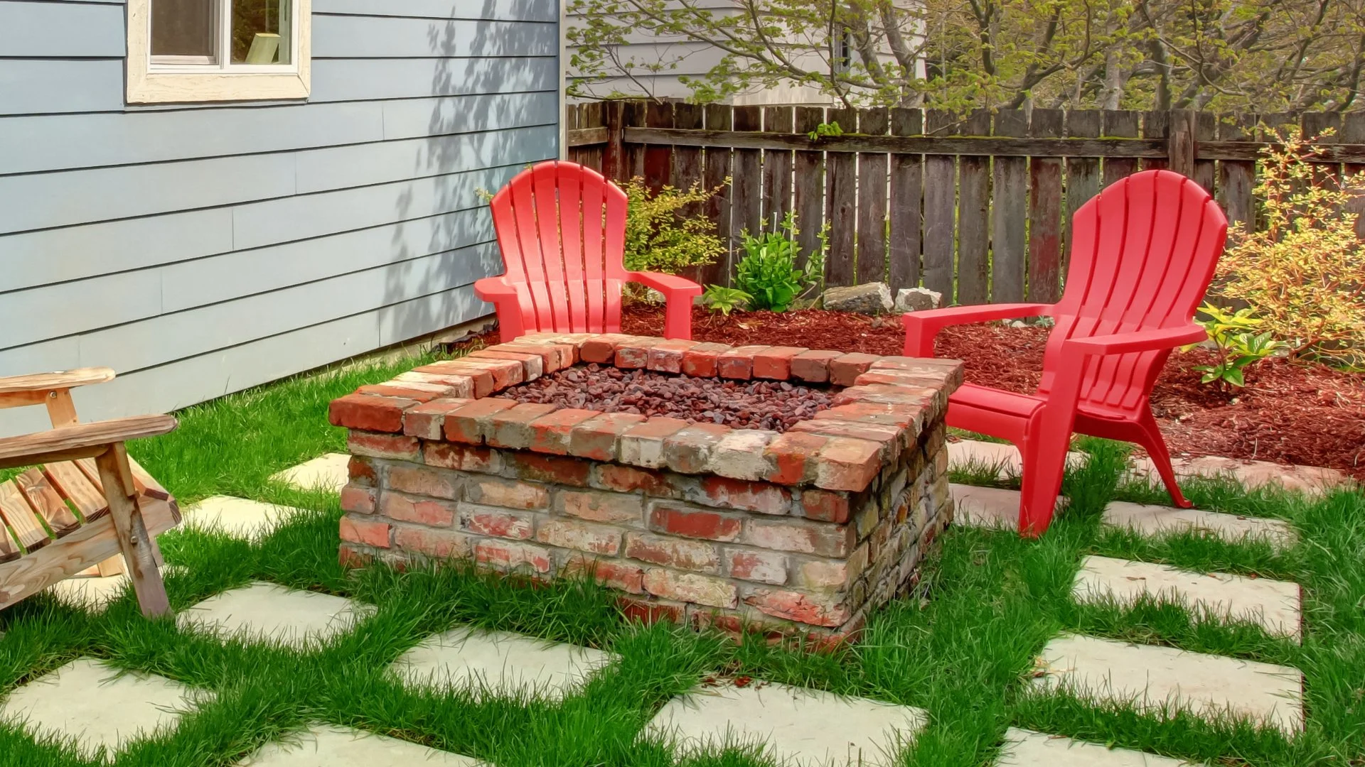 Fire Pits vs Outdoor Fireplaces - Which Fire Feature Is Right for You?