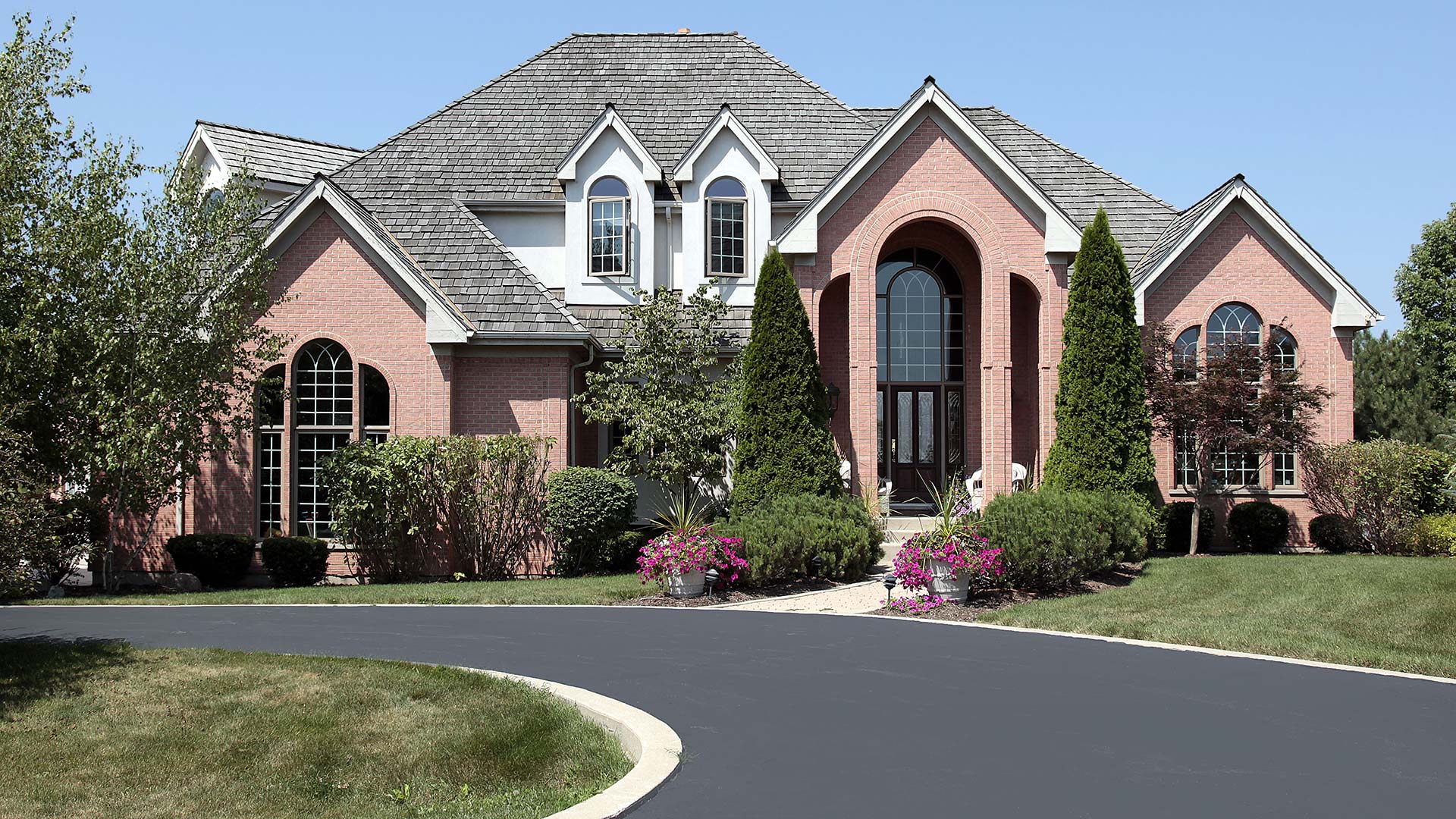 A home with regular lawn and landscaping done in Downingtown, PA.