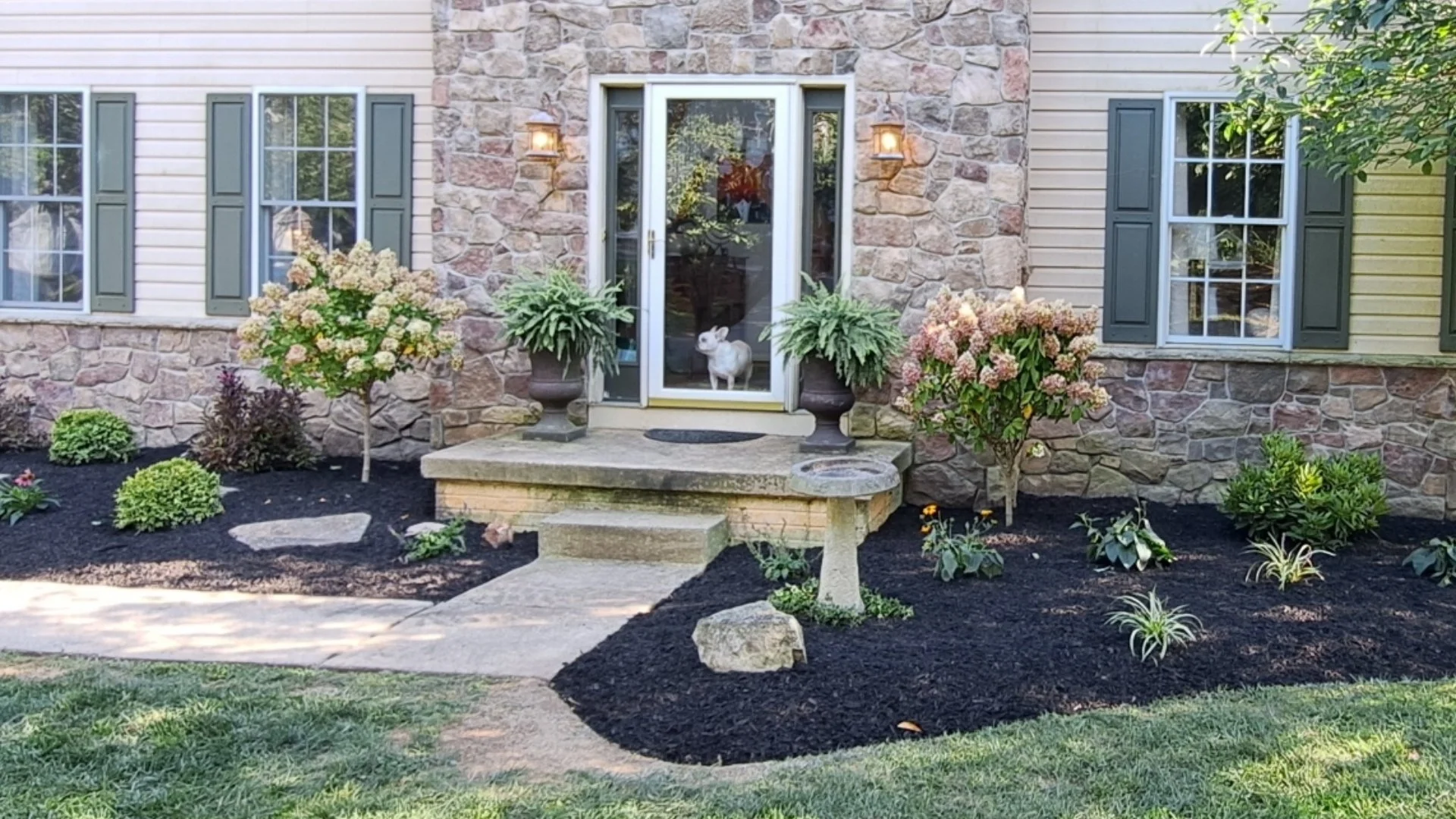 Will Adding Mulch to Your Landscape Keep Weeds From Growing?