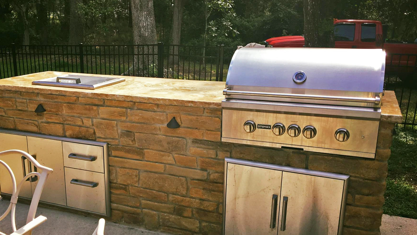 A stone outdoor kitchen in Exton, PA.