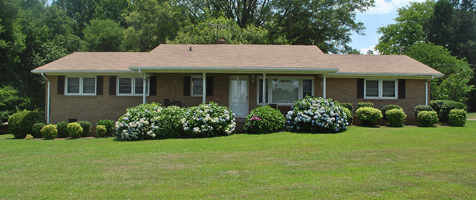 A home with regular lawn and landscaping maintenance in Downingtown, PA.